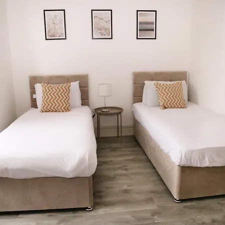 Star London Golders Rise Luxury 4-bed Oasis With Garden *
