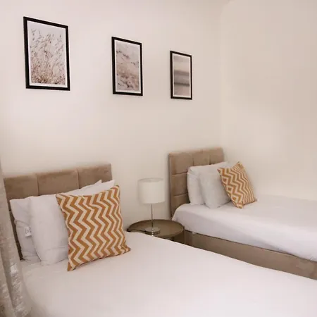 Star London Golders Rise Luxury 4-bed Oasis With Garden