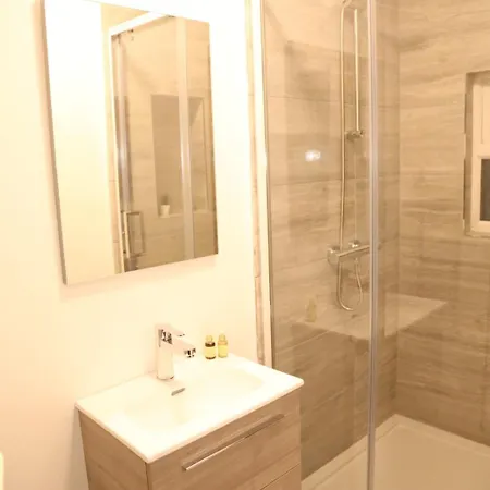 Star London Golders Rise Luxury 4-bed Oasis With Garden Holiday home *