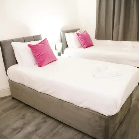 Holiday home Star London Golders Rise Luxury 4-bed Oasis With Garden Hendon