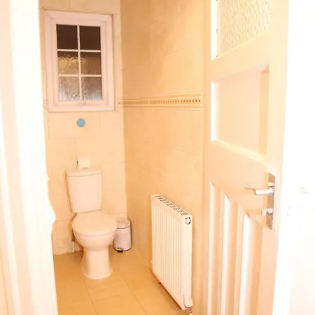 Holiday home Star London Golders Rise Luxury 4-bed Oasis With Garden