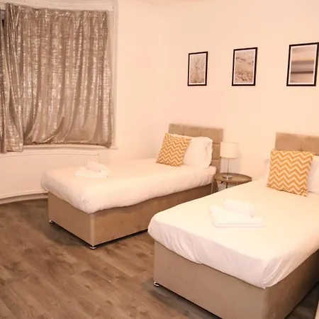 Star London Golders Rise Luxury 4-bed Oasis With Garden *