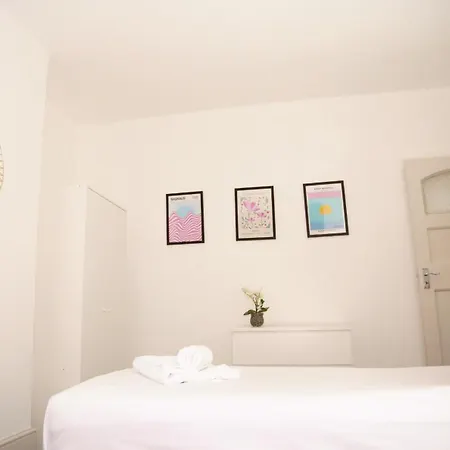 Holiday home Star London Golders Rise Luxury 4-bed Oasis With Garden
