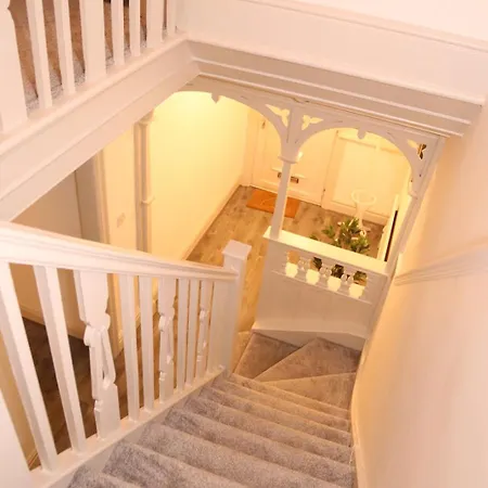 Star London Golders Rise Luxury 4-bed Oasis With Garden *