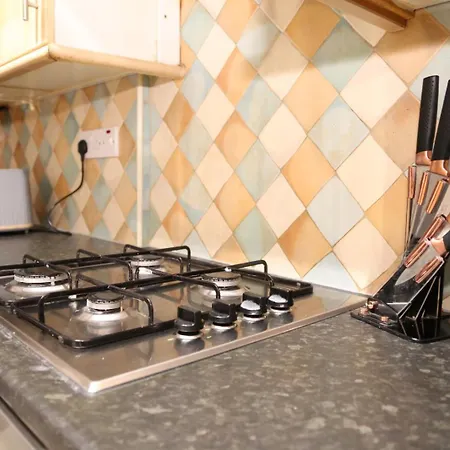 Star London Golders Rise Luxury 4-bed Oasis With Garden