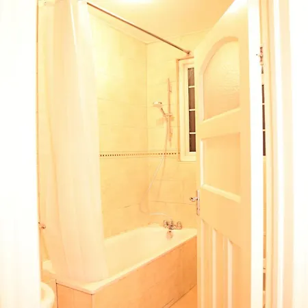 Star London Golders Rise Luxury 4-bed Oasis With Garden Holiday home