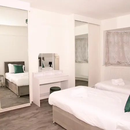 Star London Golders Rise Luxury 4-bed Oasis With Garden Holiday home