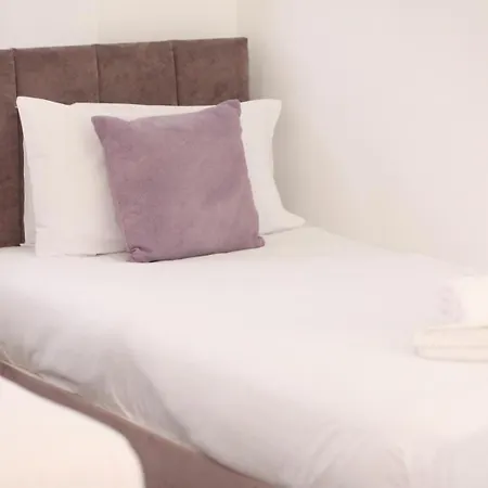 Star London Golders Rise Luxury 4-bed Oasis With Garden Holiday home *