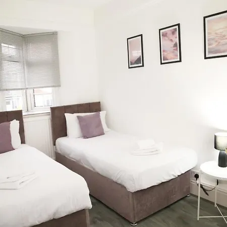 Star London Golders Rise Luxury 4-bed Oasis With Garden