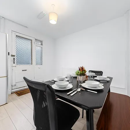 Holiday Near Kings Cross Sleep 12 Sp7 London