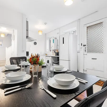 Holiday Near Kings Cross Sleep 12 Sp7 London
