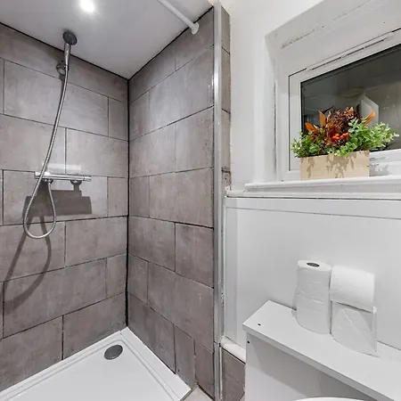 Holiday Near Kings Cross Sleep 12 Sp7 Apartment London