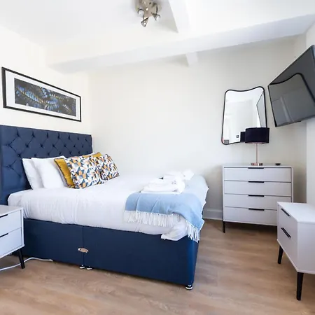 Capital 856, Chelsea Cloisters Apartment