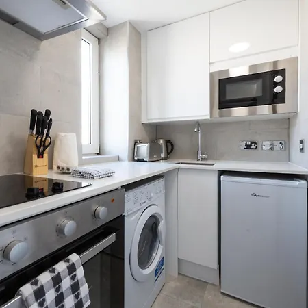 Capital 856, Chelsea Cloisters Apartment *