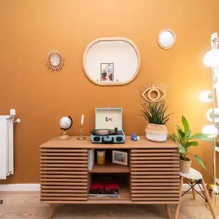 Pass The Keys Stunning And Stylish Flat Mins From * London