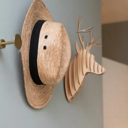 Pass The Keys Stunning And Stylish Flat Mins From Apartment *