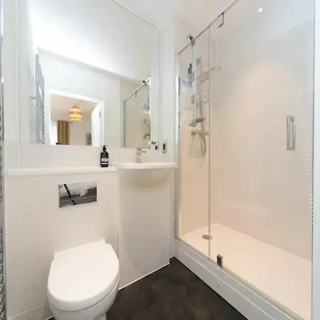 Apartment Pass The Keys Stunning And Stylish Flat Mins From London