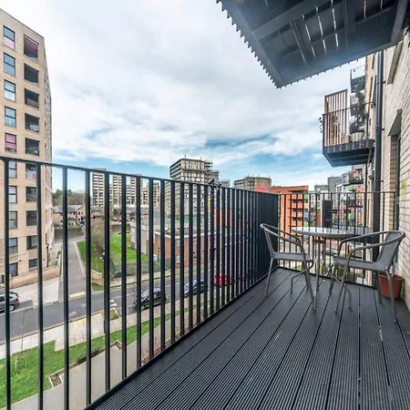 Apartment Pass The Keys Stunning And Stylish Flat Mins From *