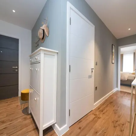 Pass The Keys Stunning And Stylish Flat Mins From
