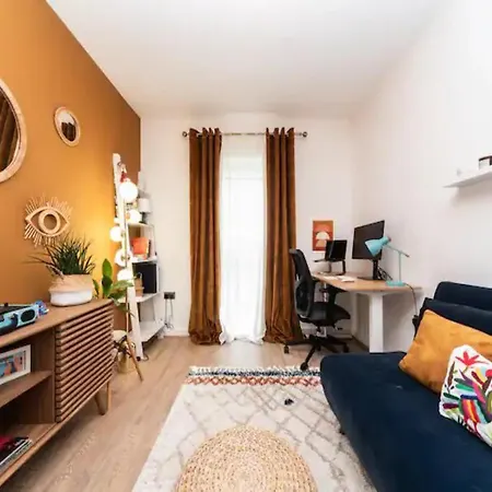 Apartment Pass The Keys Stunning And Stylish Flat Mins From