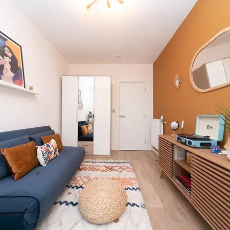 Pass The Keys Stunning And Stylish Flat Mins From Apartment London