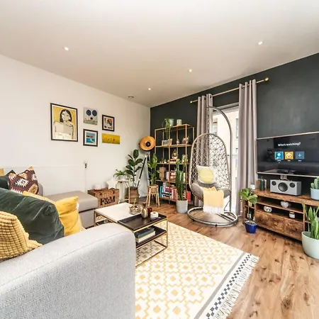 Apartment Pass The Keys Stunning And Stylish Flat Mins From *