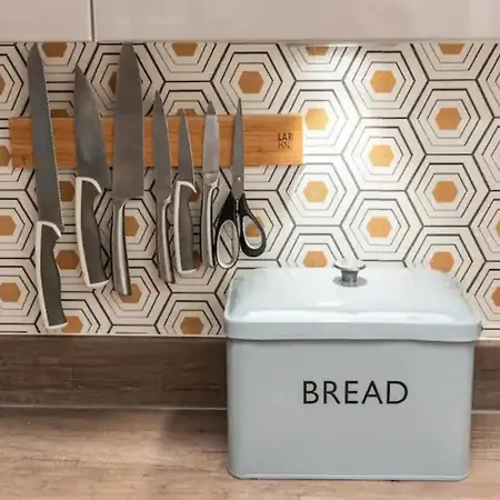 Pass The Keys Stunning And Stylish Flat Mins From Apartment *