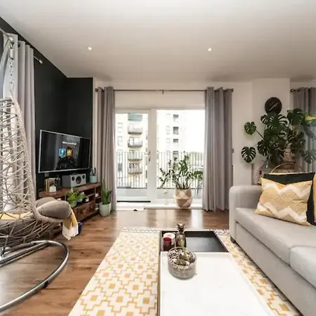 Apartment Pass The Keys Stunning And Stylish Flat Mins From