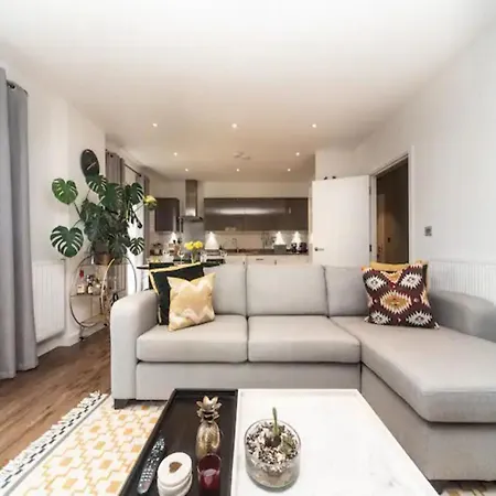 Pass The Keys Stunning And Stylish Flat Mins From Apartment London