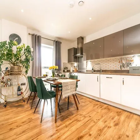 Pass The Keys Stunning And Stylish Flat Mins From