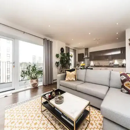 Pass The Keys Stunning And Stylish Flat Mins From Apartment London