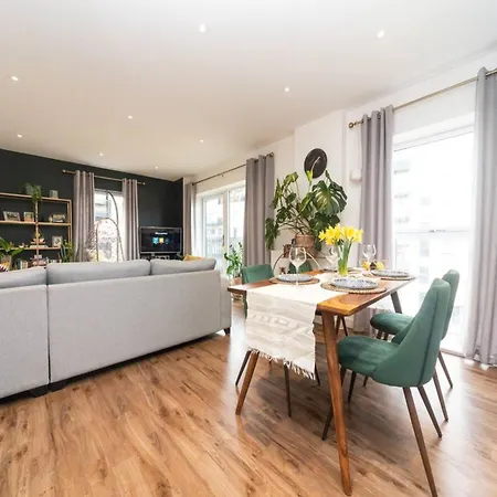 Pass The Keys Stunning And Stylish Flat Mins From