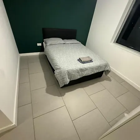 Two Bed In Battersea 2 London