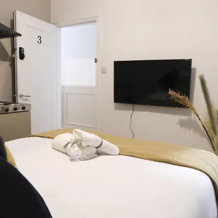 Stylish Studio Apartments, Willesden * London