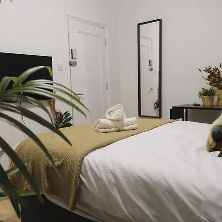 Stylish Studio Apartments, Willesden * London