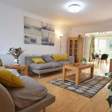 3 Bed House In - Great For Longer * London Borough of Croydon