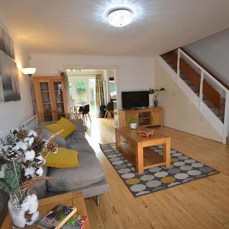 3 Bed House In - Great For Longer * Croydon
