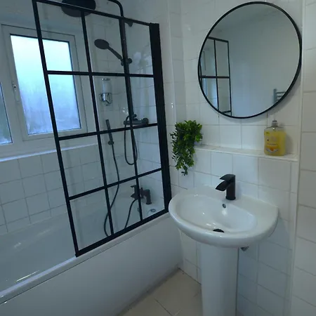 3 Bed House In - Great For Longer London Borough of Croydon