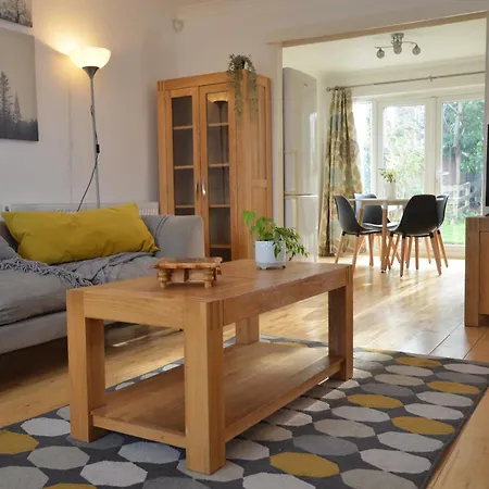 3 Bed House In - Great For Longer Apartment