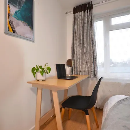 3 Bed House In - Great For Longer