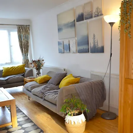 3 Bed House In - Great For Longer *