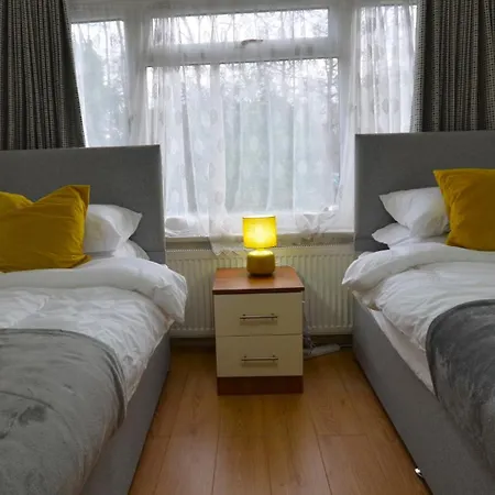 Apartment 3 Bed House In - Great For Longer London Borough of Croydon