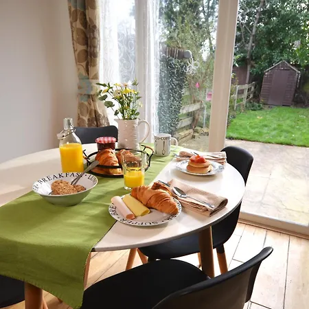 3 Bed House In - Great For Longer * London Borough of Croydon