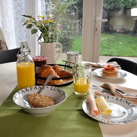 3 Bed House In - Great For Longer Apartment *