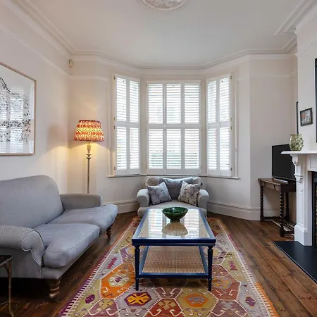 Veeve - Idyllic Elegance *