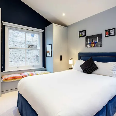 Veeve - A Vision In Blue * London