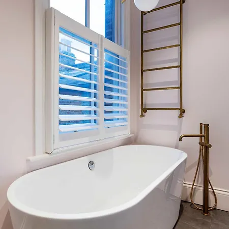 Holiday home Veeve - A Vision In Blue London