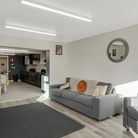 Place To In Longbridge Homestay