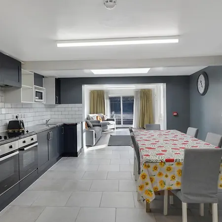 Place To In Longbridge Homestay *