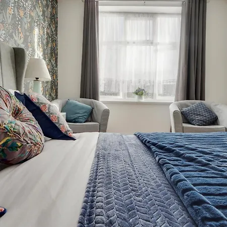 Homestay Place To In Longbridge *